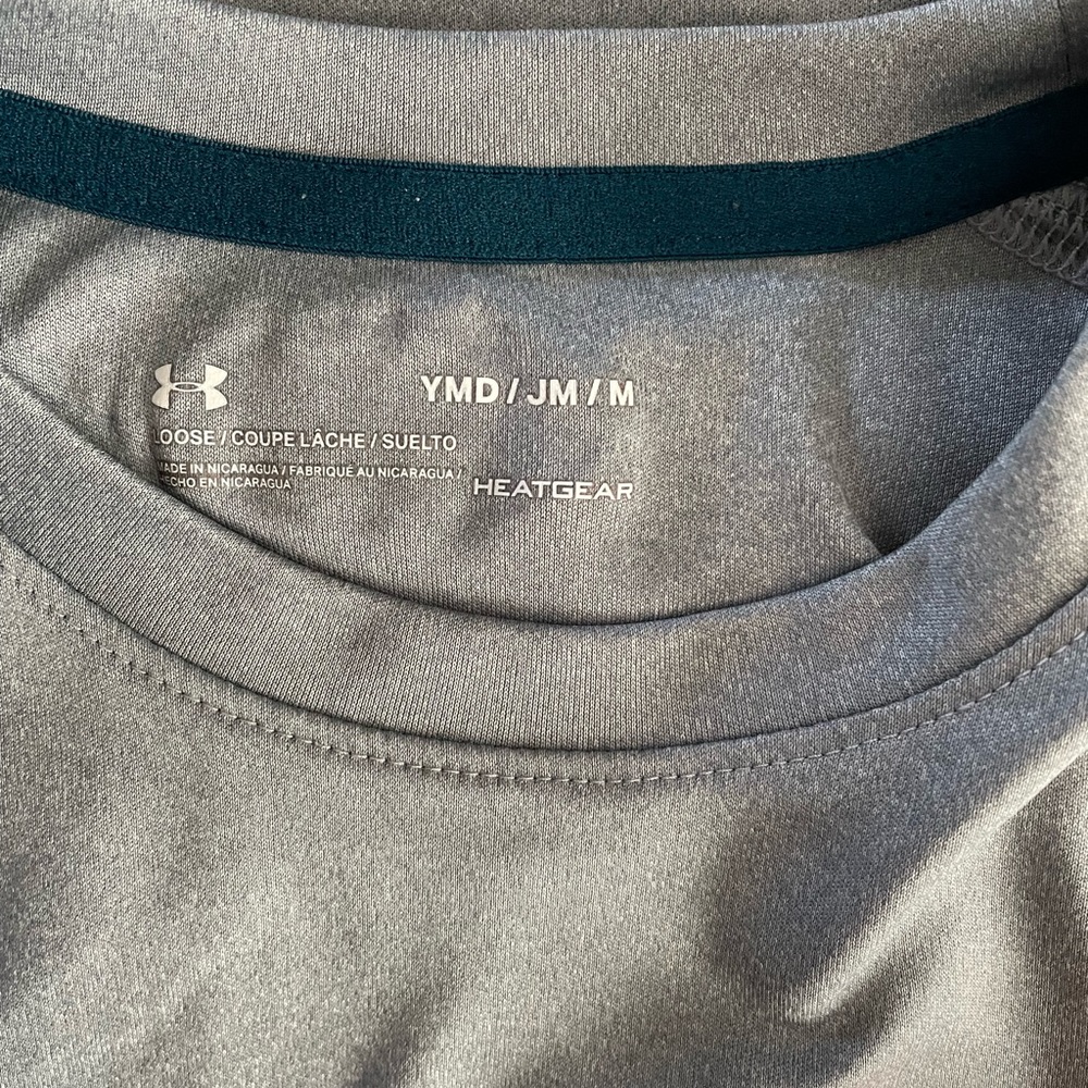 Under armour- like new. Long sleeve